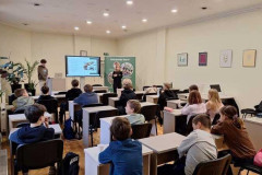 12-klasu-audzekni-pasniedz-dabaszinibu-nodarbibu-6-klasei-24-11-2023-10