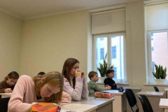 12-klasu-audzekni-pasniedz-dabaszinibu-nodarbibu-6-klasei-24-11-2023-12