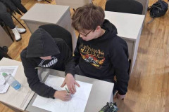 12-klasu-audzekni-pasniedz-dabaszinibu-nodarbibu-6-klasei-24-11-2023-6