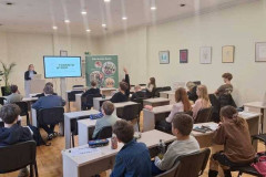 12-klasu-audzekni-pasniedz-dabaszinibu-nodarbibu-6-klasei-24-11-2023-7