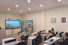 12-klasu-audzekni-pasniedz-dabaszinibu-nodarbibu-6-klasei-24-11-2023-9