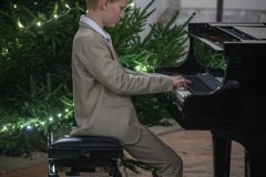 rigas-komercskola-ziemassvetku-gaismas-pieskariens_13