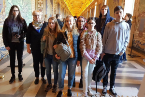 Tālmācības vidusskolas audzēkņi piedalījās izzinošajā ceļojumā «Iepazīsti Romu un Vatikānu»