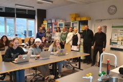 2-macamies-celojot-un-petot-feru-salas