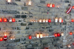 rigas-pils-muris-pieminas-sveces-lacplesa-diena