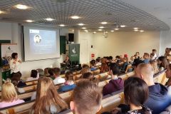 pirma-skolas-diena-5-8-klasem-2019-rigas-komercskola-1-1