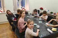 rigas-komercskolas-audzekni-radosaja-ruku-darbnica-2