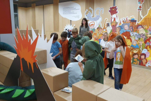 Rīgas Komercskolas sākumskolas un pamatskolas audzēkņi izstādē "Grāmatu plūdi: Ziemeļi satiek Baltiju bērnu grāmatās"