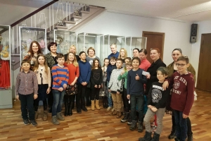 Rīgas Komercskolas sākumskolas audzēkņi apmeklē Leļļu teātri