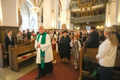 Rīgas Komercskola Zinību diena Doma baznīcā, gājiens