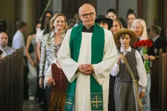 Rīgas Komercskola Zinību diena Doma baznīcā, gājiens