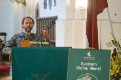 Rīgas Komercskola Zinību diena Doma baznīcā dziesma