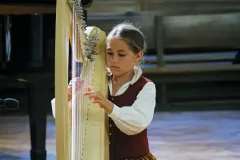 Rīgas Komercskola Zinību diena Doma baznīcā - arfa
