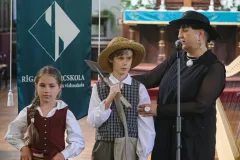 Rīgas Komercskola Zinību diena Doma baznīcā - Sprīdītis un Lienīte
