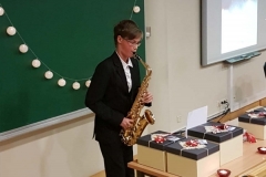 Ar saksofonu - Gustavs Jākobsons