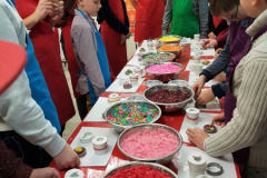 rigas_komercskola_-svecu_liesana_2016_katram_sava_krasa