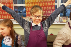 rigas_komercskola_-svecu_liesana_2016_prieks