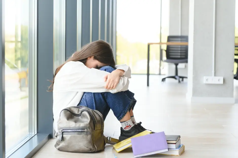 Kāpēc mācoties tālmācības skolā ir mazākas bulinga iespējas?